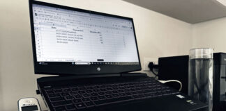 Google Sheets interface showing a formula that skips hidden rows when filling sequential dates